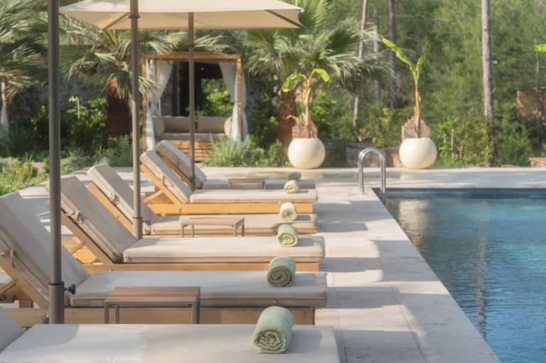 Izz Getaway – Adults Only