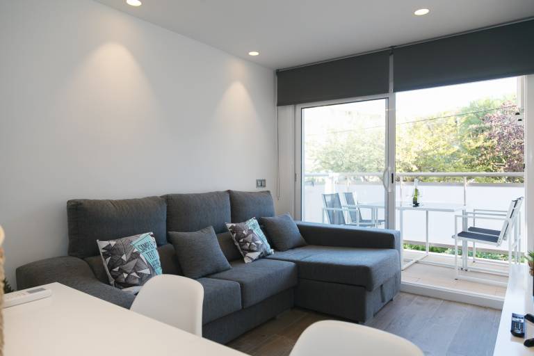 Fully equipped wonderful rental apartment with terrace | Next to the beach | Pets are welcome — photo 4