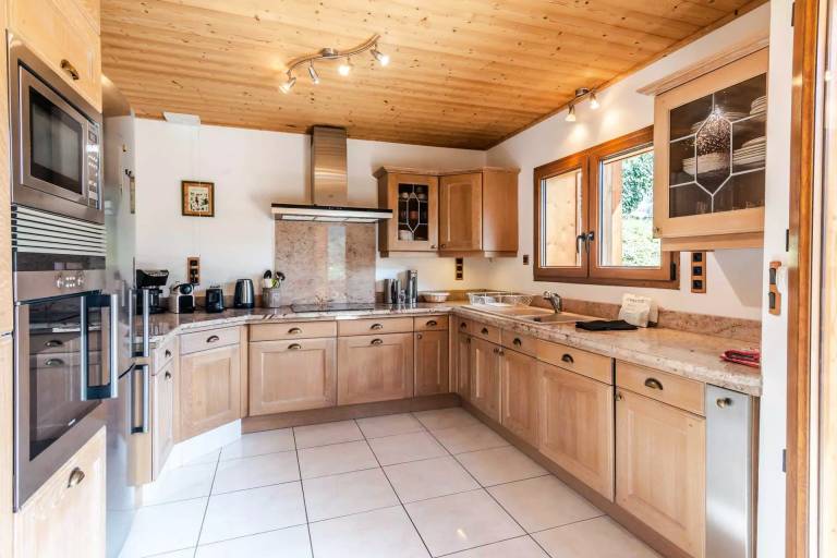 Chalet L'Ourson Blanc Morzine - 3 rooms renovated cabin with dominant view of the village — photo 4