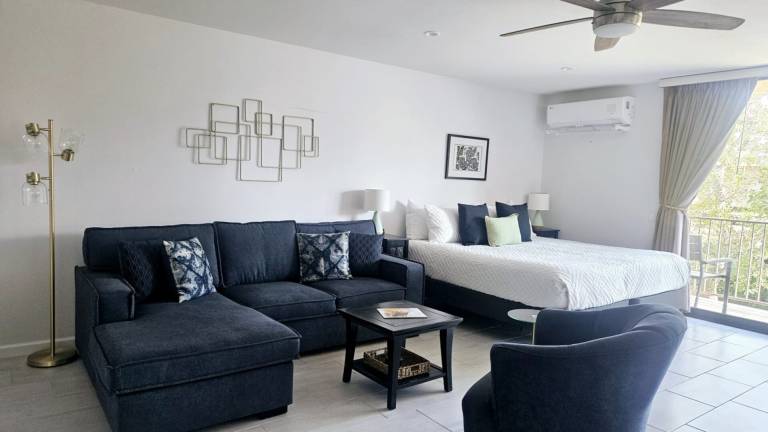 Condo with private pool — photo 3