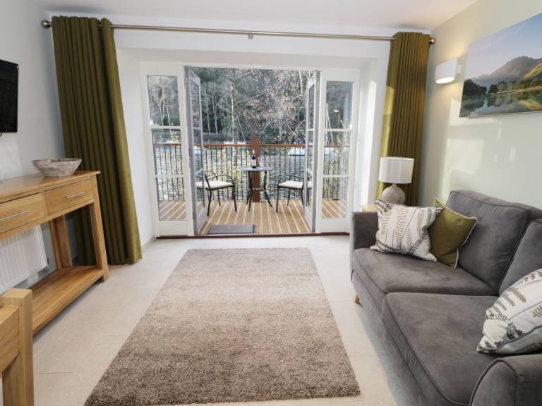 Cottage with terrace — photo 4