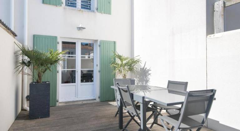 Beautiful apartment with heated pool & patio | Pet-friendly in Le Bois-Plage-en-Re