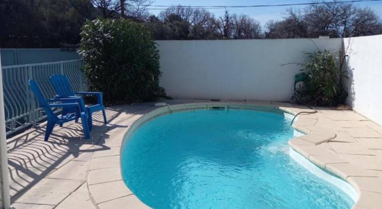 Serviced apartment with patio & pool | Pets are welcome — photo 4
