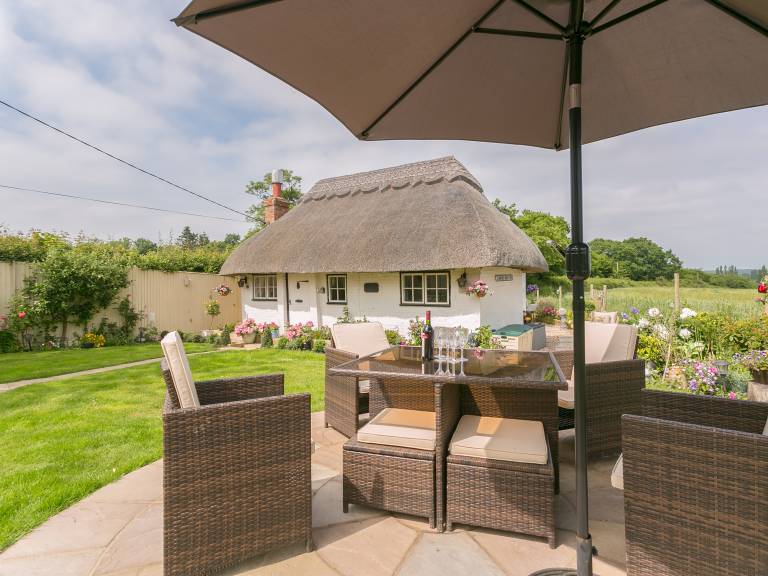 Cottage with garden, grill & jacuzzi in Ashford