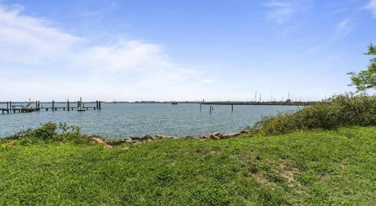 Vacation home | Pets allowed in Norfolk, VA