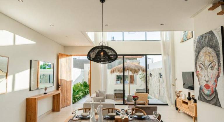 Villa with pool — photo 3