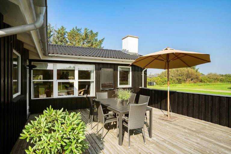 House with barbecue & patio — photo 2