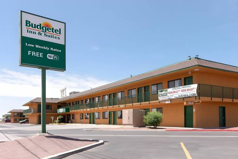 Econo Lodge Inn & Suites Yuma — photo 3