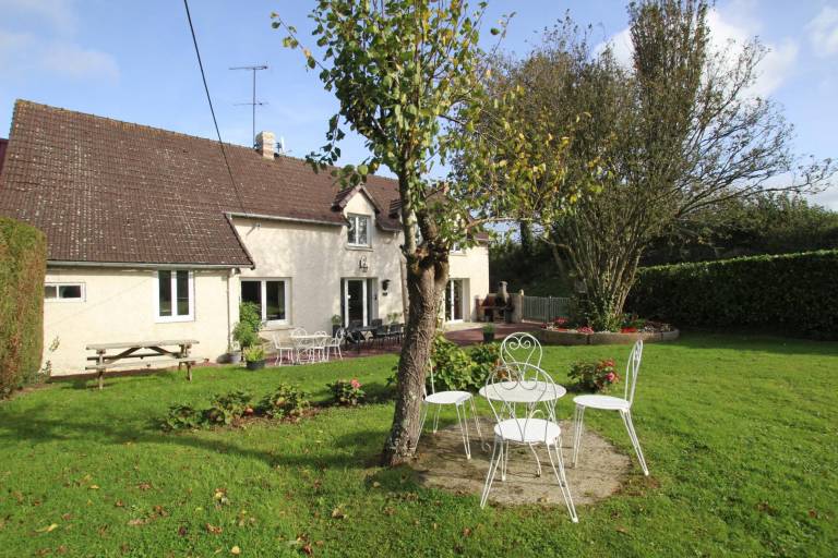 Gite with terrace, barbecue & garden — photo 3