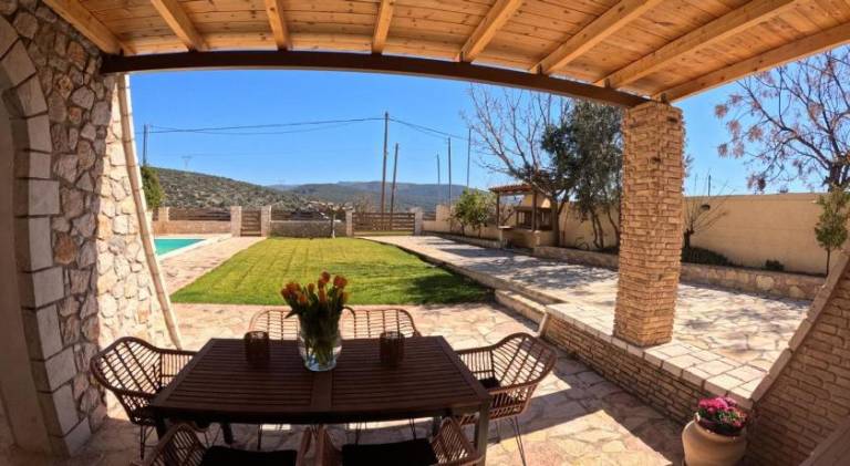 Villa with private pool, barbecue & yard — photo 5