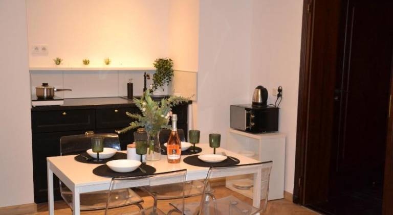 Apartment with patio — photo 2