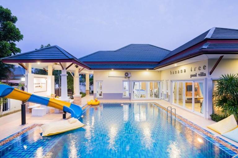House with pool & barbecue in Sattahip