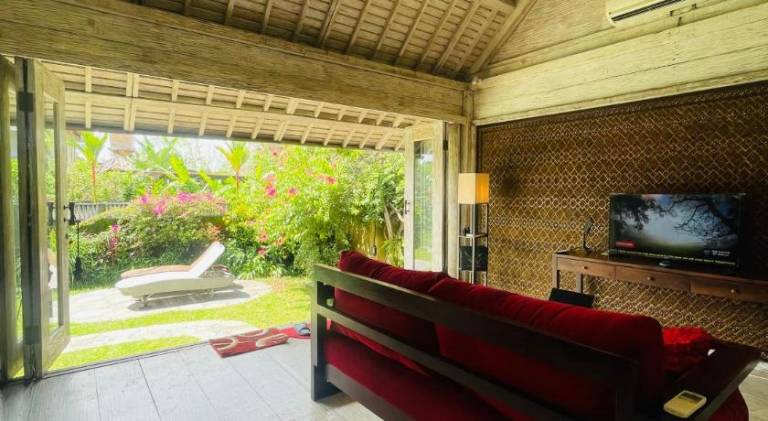 Villa with pool — photo 2