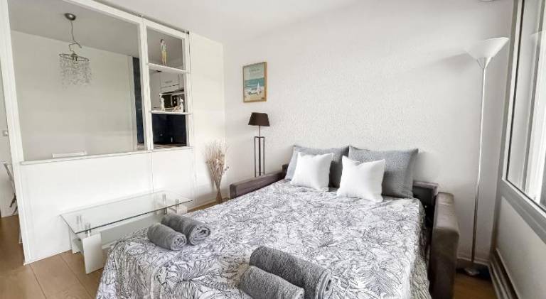 Vacation home with patio & heated pool in Antibes
