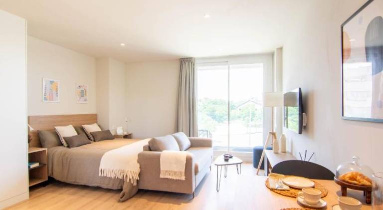Serviced apartment with pool & garden | Pets are welcome in Madrid