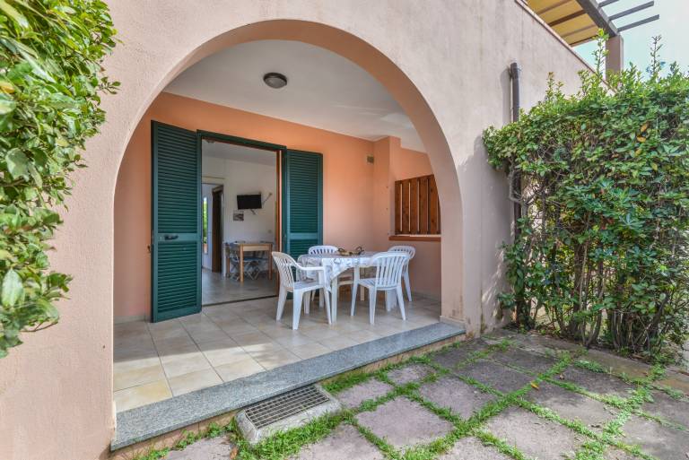 Holiday apartment with terrace — photo 4