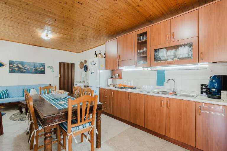 Villa with yard & barbecue — photo 4