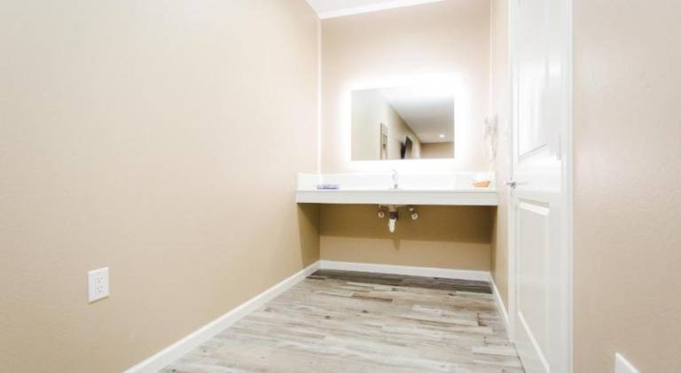 Budget Host Inn & Suites — photo 2