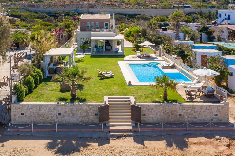 Villa with yard, private pool & barbecue — photo 2