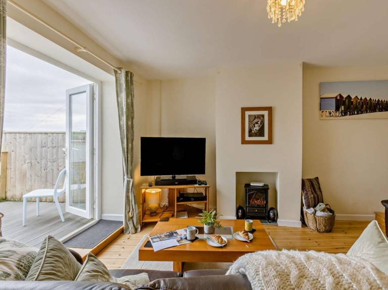 Cottage with garden | Water view — photo 3