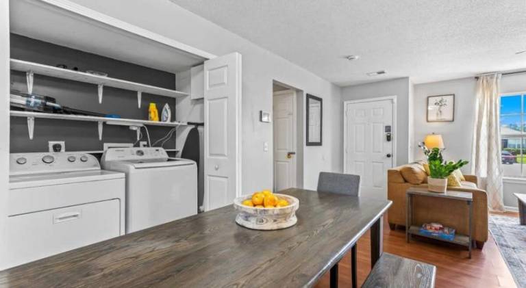 Vacation home with 4 rooms for 12 persons in Savannah, GA
