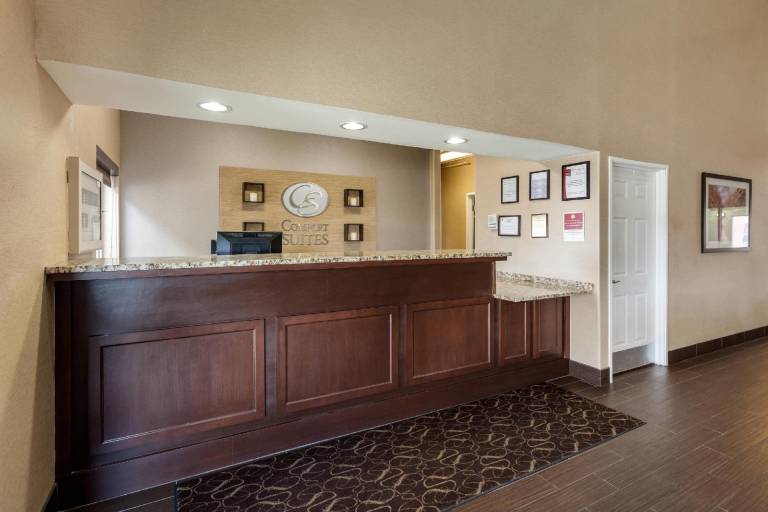 Comfort Suites Lincoln North — photo 5