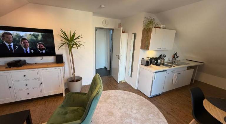 Wonderful rental apartment with BBQ, yard & patio | Pets are welcome — photo 3