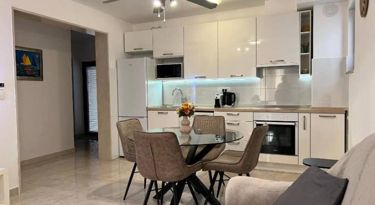 Beautiful holiday apartment with garden, terrace & grill | Close to the beach | Dogs allowed — photo 3