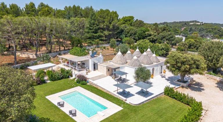 Vacation home with pool, grill & terrace in Fasano