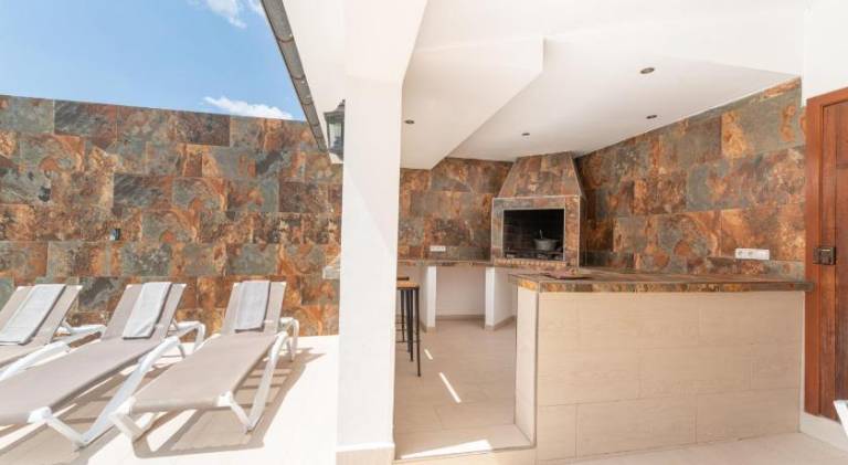 Vacation home with pool — photo 3