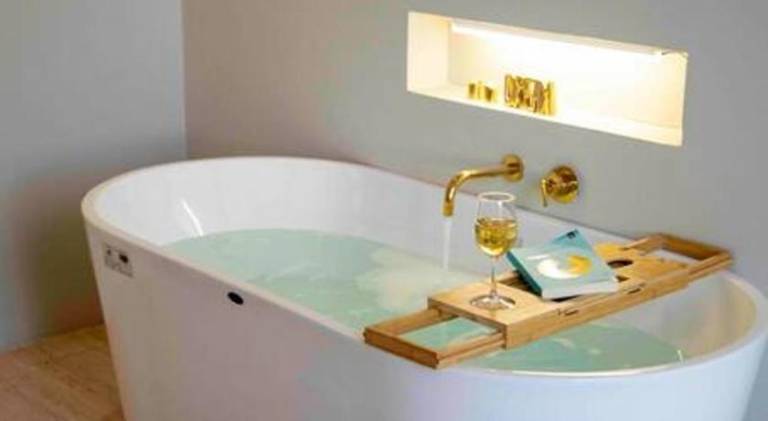 Chalet with hot tub, private pool & patio — photo 4