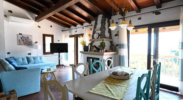 Villa with pool — photo 5