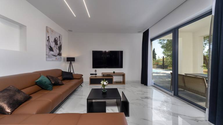 Lovely villa with private pool, grill & patio | Dogs allowed — photo 4