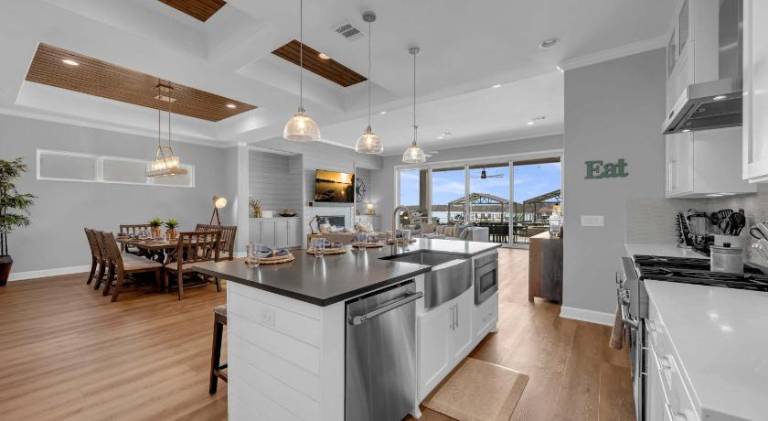 Luxury Waterfront Home with Swimming Pool Hot Tub and 2 Boat Slips — photo 5