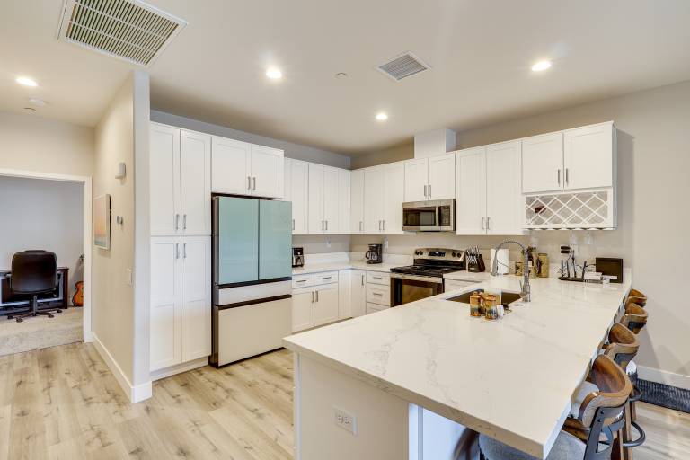 3 Mi to Lake Havasu: Condo w/ Mountain & Lake View — photo 5