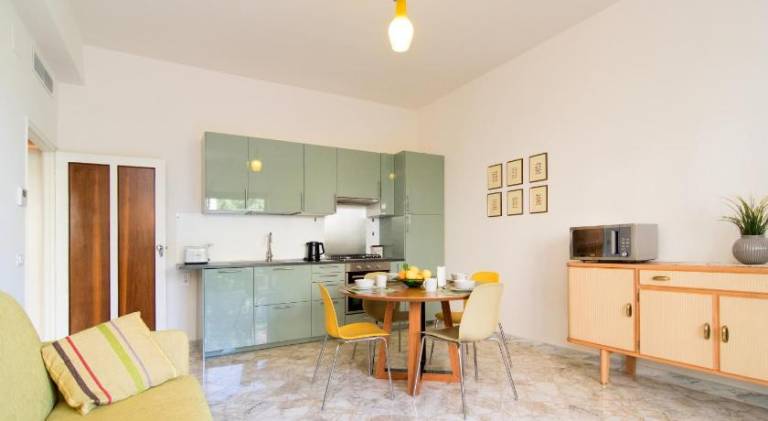 Apartment with 2 rooms for 5 persons — photo 2