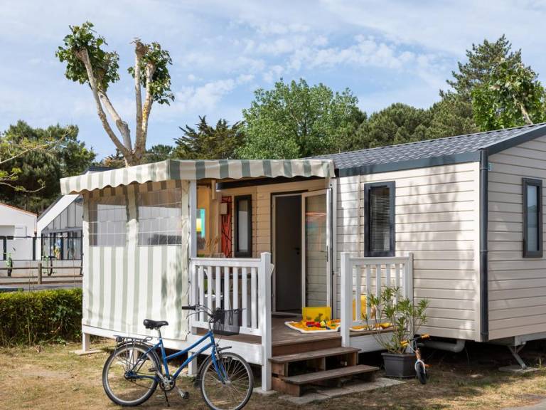 Mobile home with patio & heated pool — photo 4