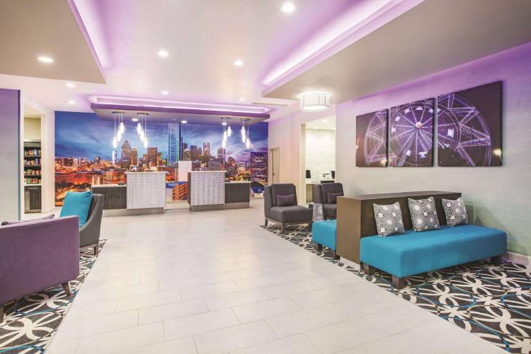 La Quinta Inn & Suites by Wyndham Dallas Plano - The Colony — photo 2