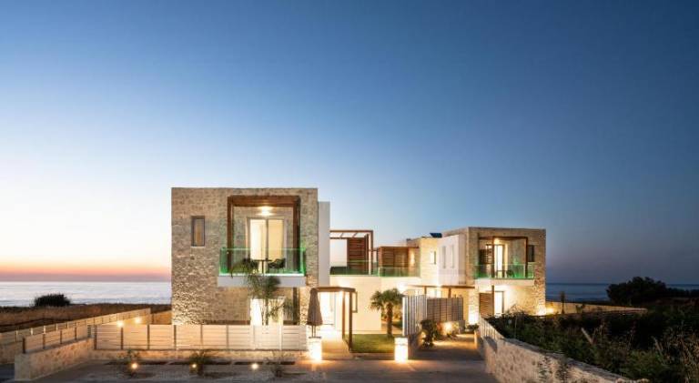 Villa with pool — photo 4