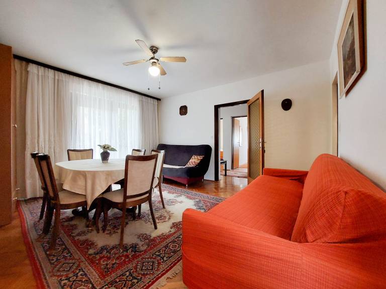 Apartment with barbecue & garden | Garden view — photo 3