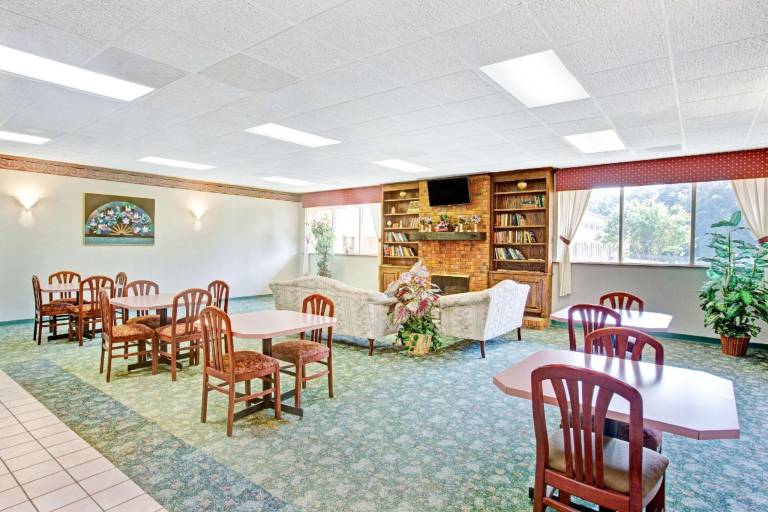 Super 8 By Wyndham Gaffney — photo 4