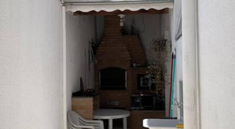 House with pool — photo 4
