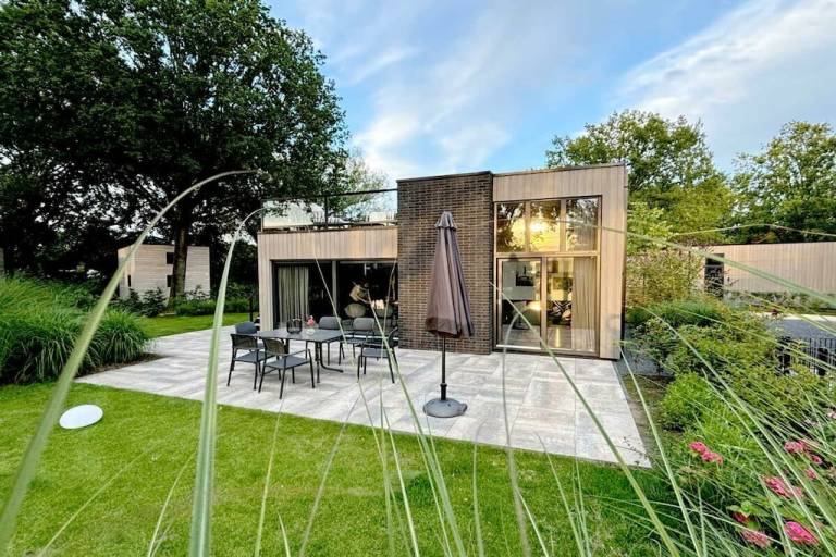 Vacation home with patio & garden — photo 3
