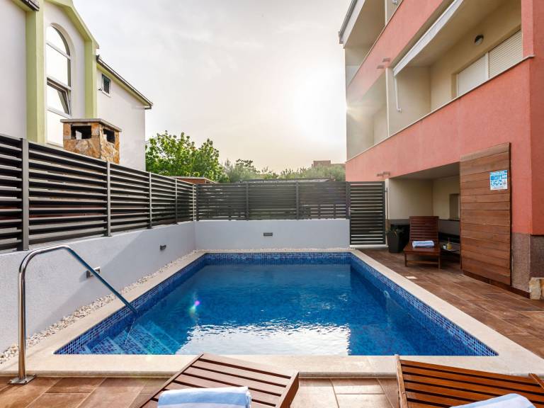 Fully equipped pleasant house with BBQ, private pool & patio | Mountain view | Pets allowed in Trogir