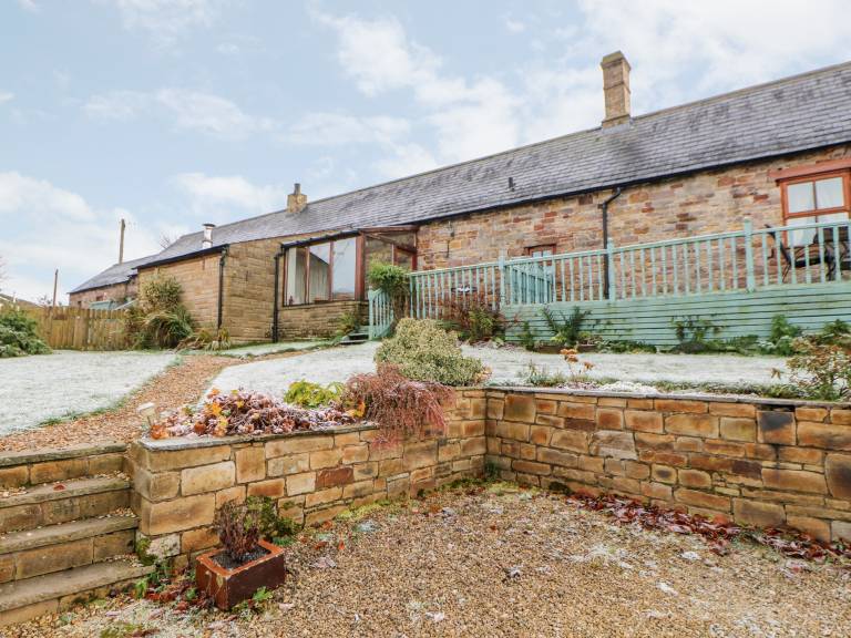 Cottage with yard, terrace & jacuzzi | Dogs allowed — photo 2