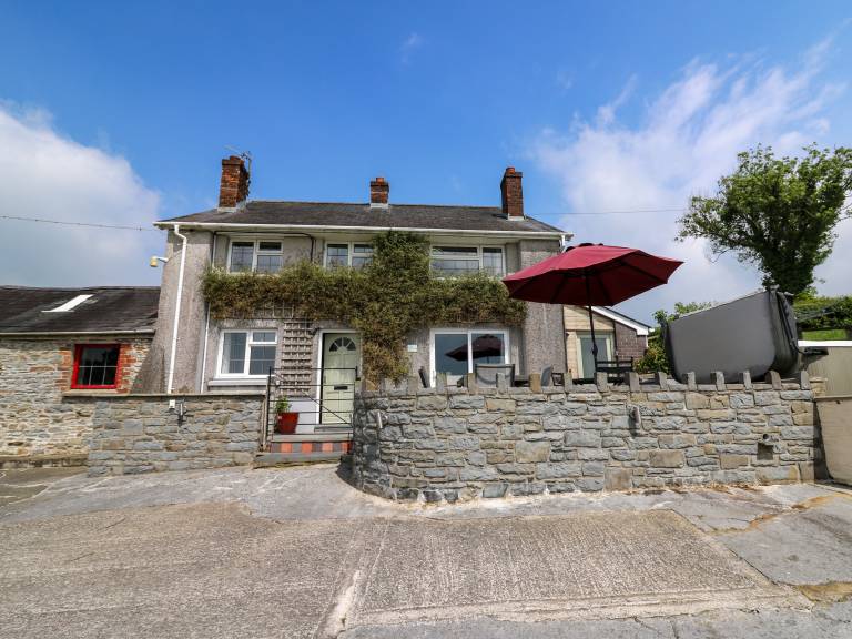 Cottage Llanwnnen