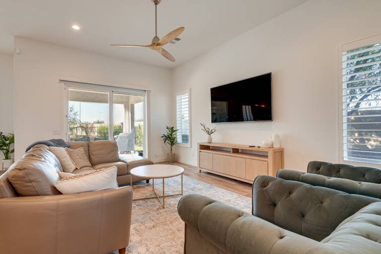 Hot Tub & Community Perks! Sleek Goodyear Retreat — photo 4