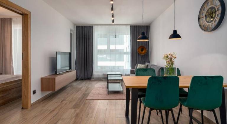 Serviced apartment with yard — photo 2