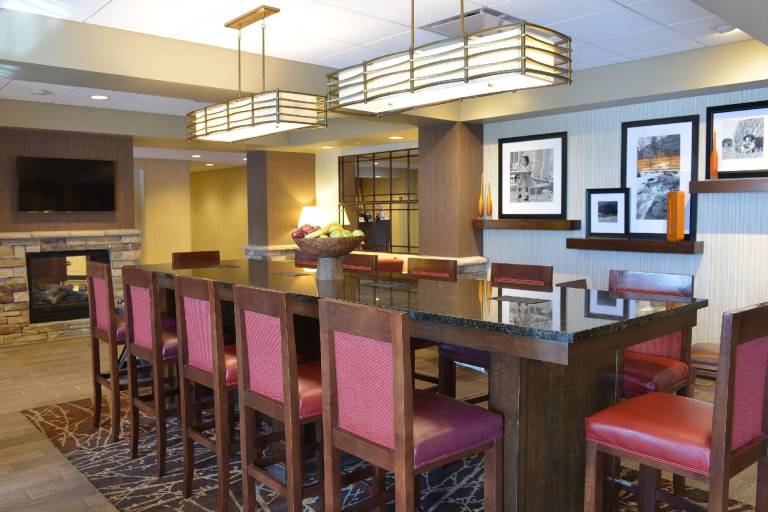 Hampton Inn Springfield Southeast — photo 2