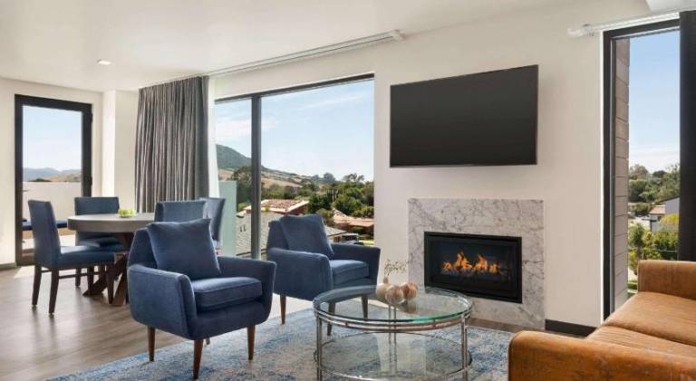 La Quinta Inn & Suites by Wyndham San Luis Obispo Downtown — photo 3